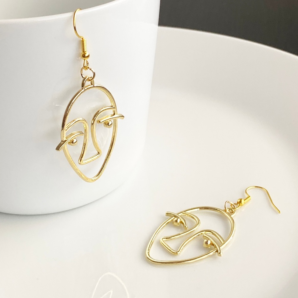 NEW Human Face Earrings in Gold color - Picture 4 of 6